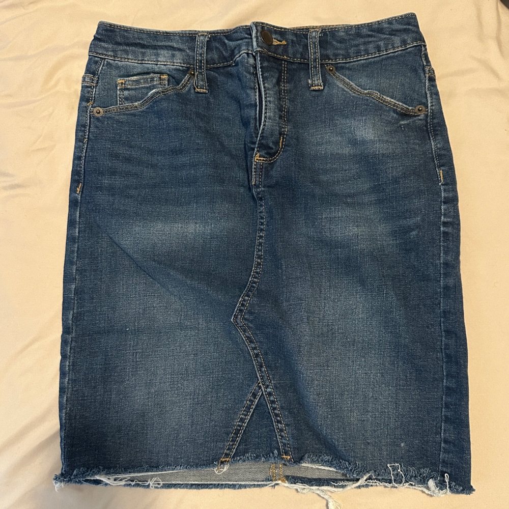 Universal Thread Denim Skirt with Frayed Hem Size 4